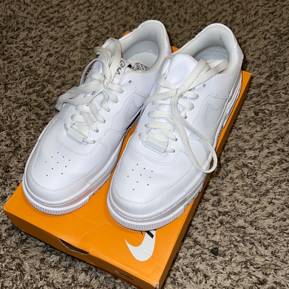 Nike Air Force 1 Pixel